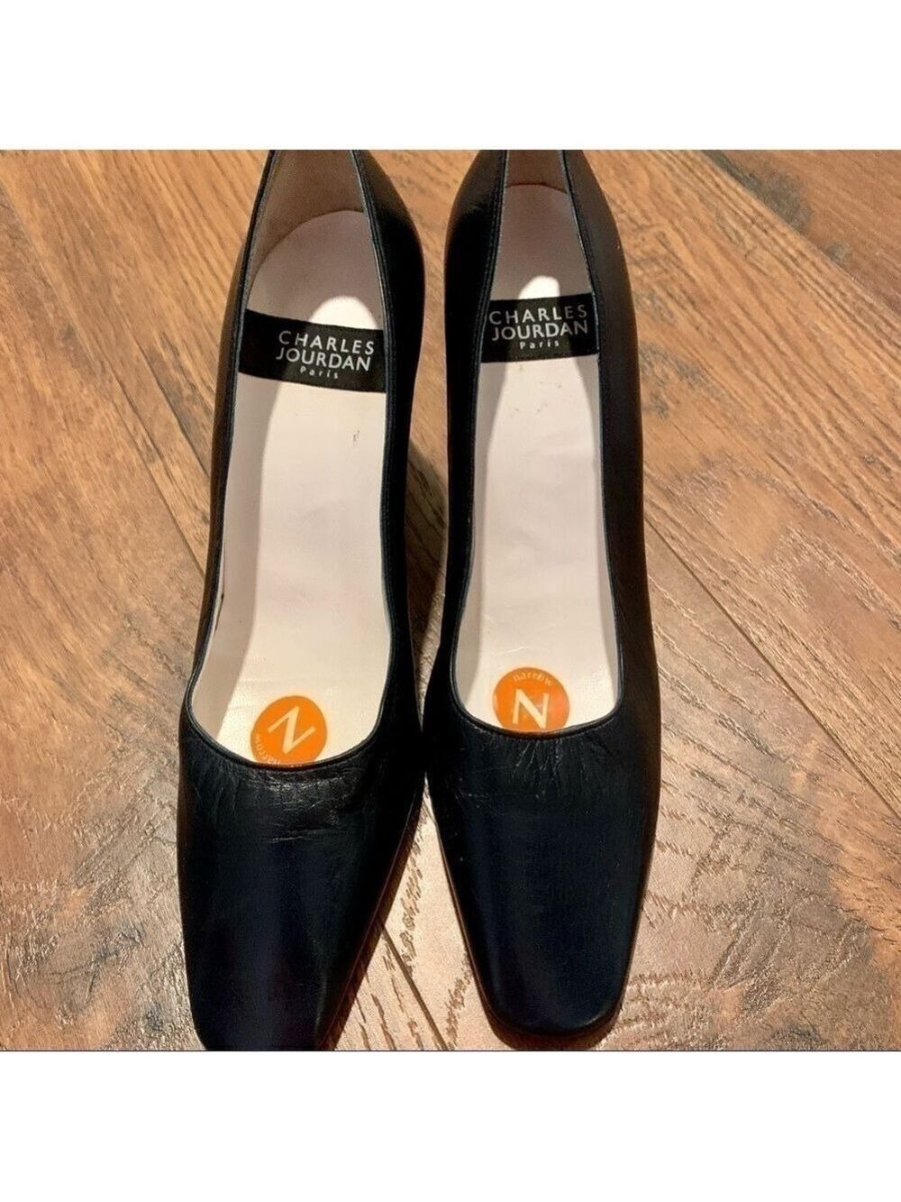 𝅺charles JOURDAN PARIS navy leather heels. Size 8 AA Made in Spain